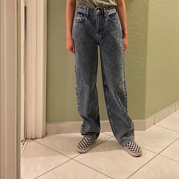BDG Baggy Jean in Light Acid Wash - Picture 4 of 4